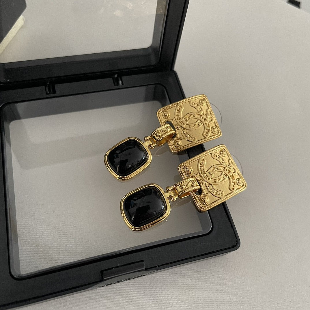 Chanel Black Pearl Earrings - 18K Yellow Gold