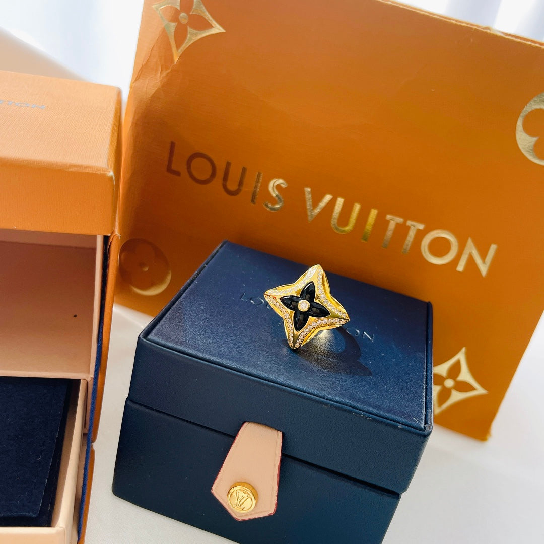 Louis Vuitton Ever Blossom Ring - 18K Yellow Gold