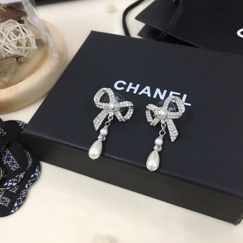 Chanel Bow Tie Diamond Earrings - 18K White Gold