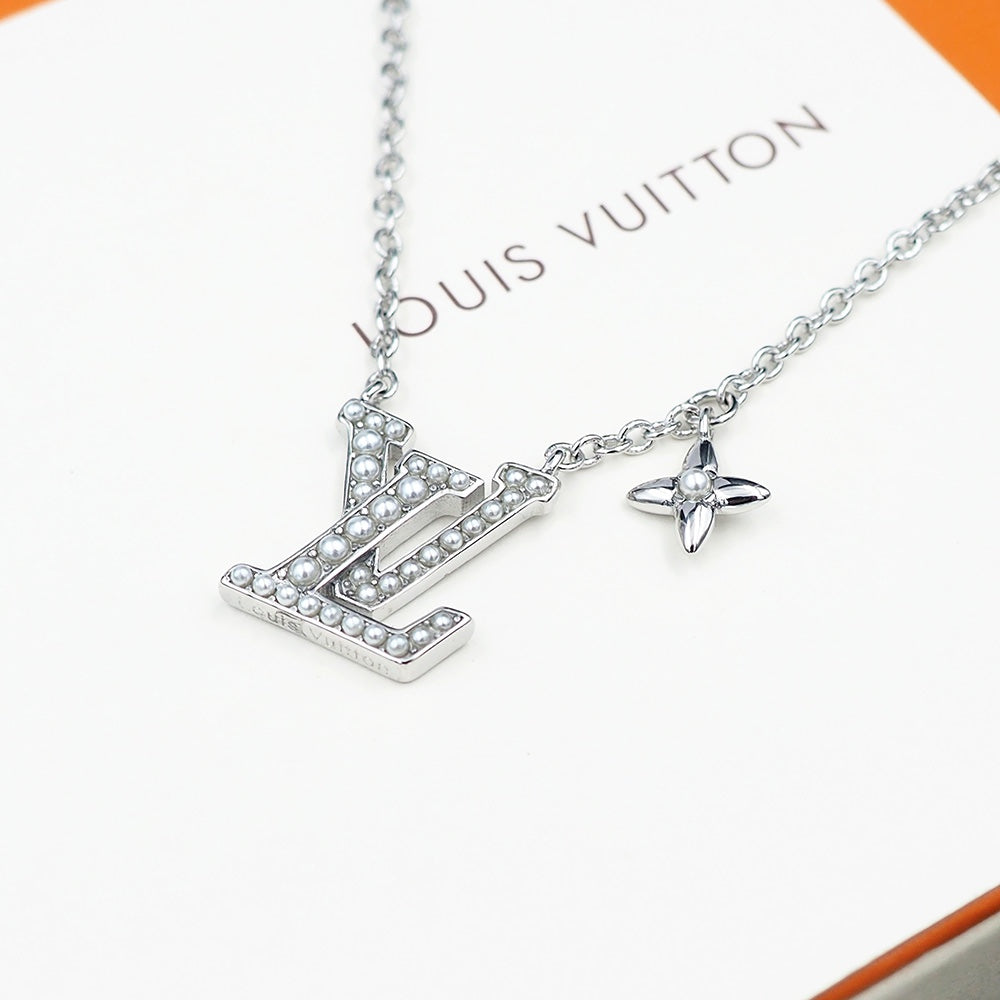 Louis Vuitton Iconic Pearl Necklace