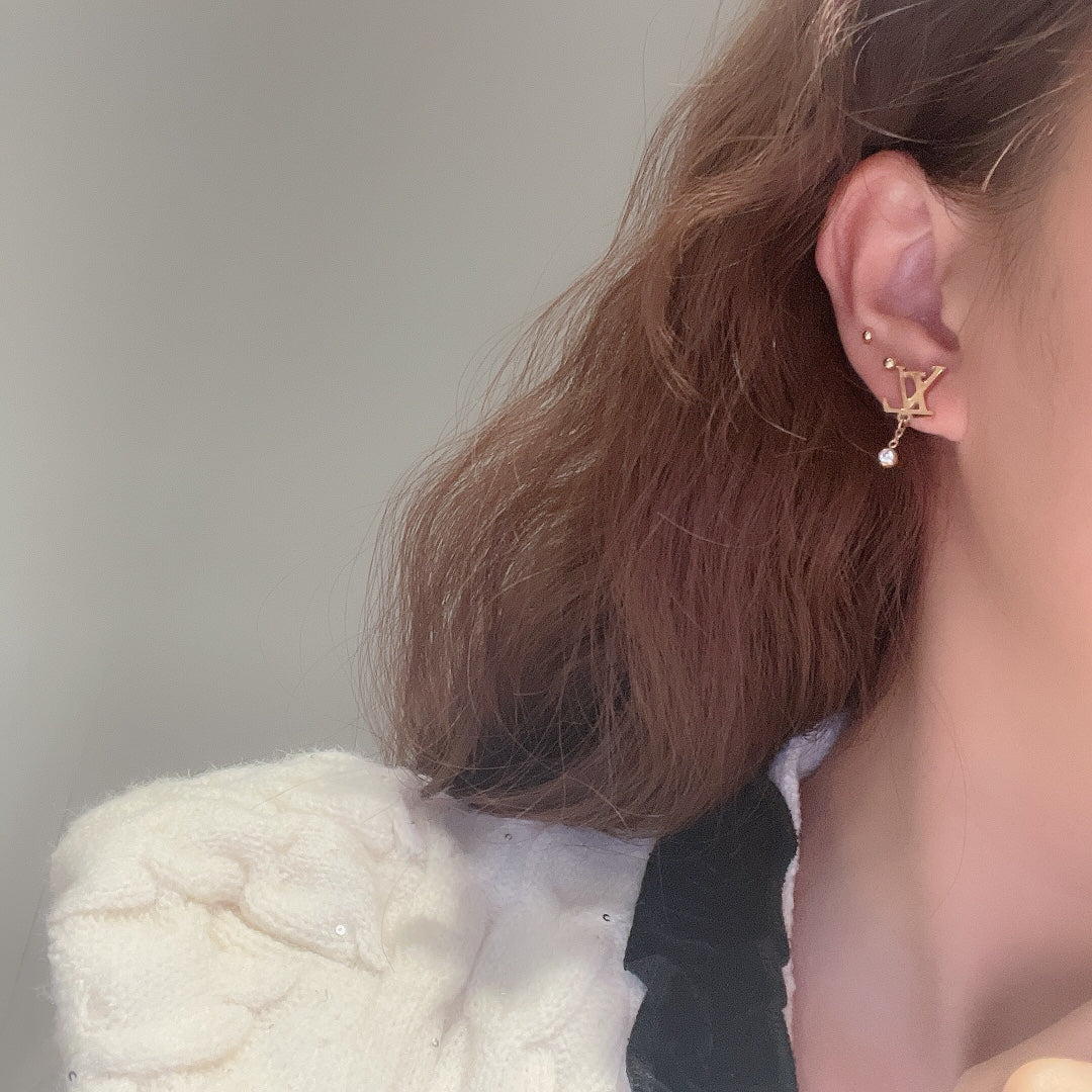 Louis Vuitton Diamond Earrings - 18K Gold