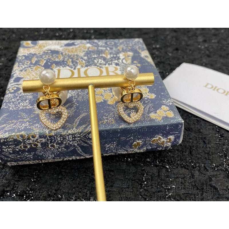Dior 30 Montaigne Heart Earrings