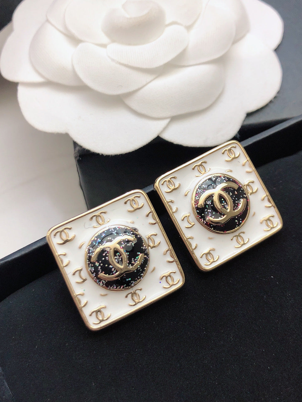 Chanel Vintage Earrings - 18K Yellow Gold