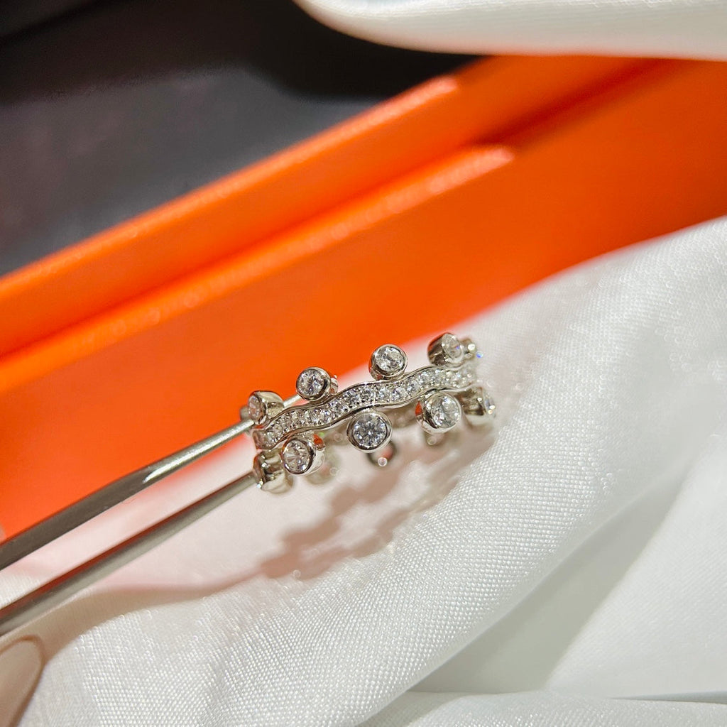 Hermes Vine Flower Dewdrops Diamond Ring - 18K White Gold