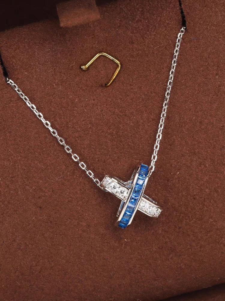Jeux De Liens Pendant Necklace