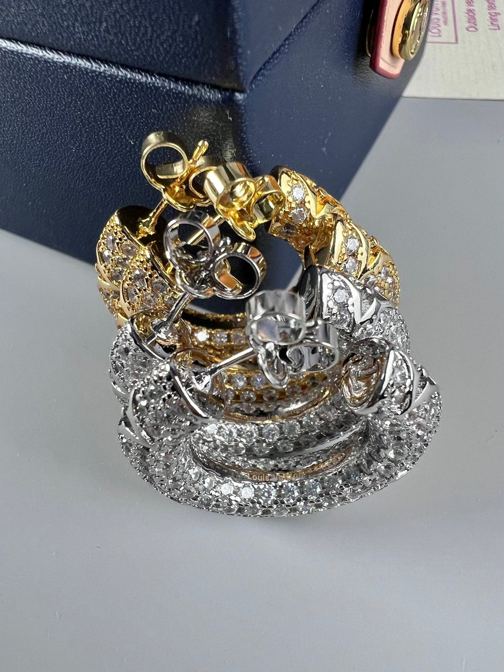 Louis Vuitton Circle Diamond Earrings - 18K Gold