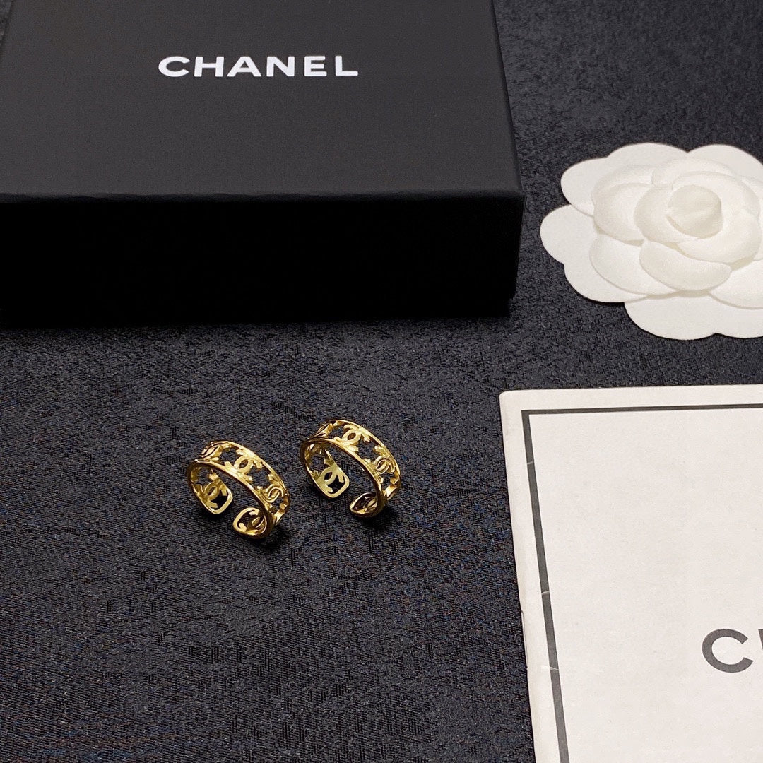 Chanel Vintage Openwork Ring - 18K Yellow Gold