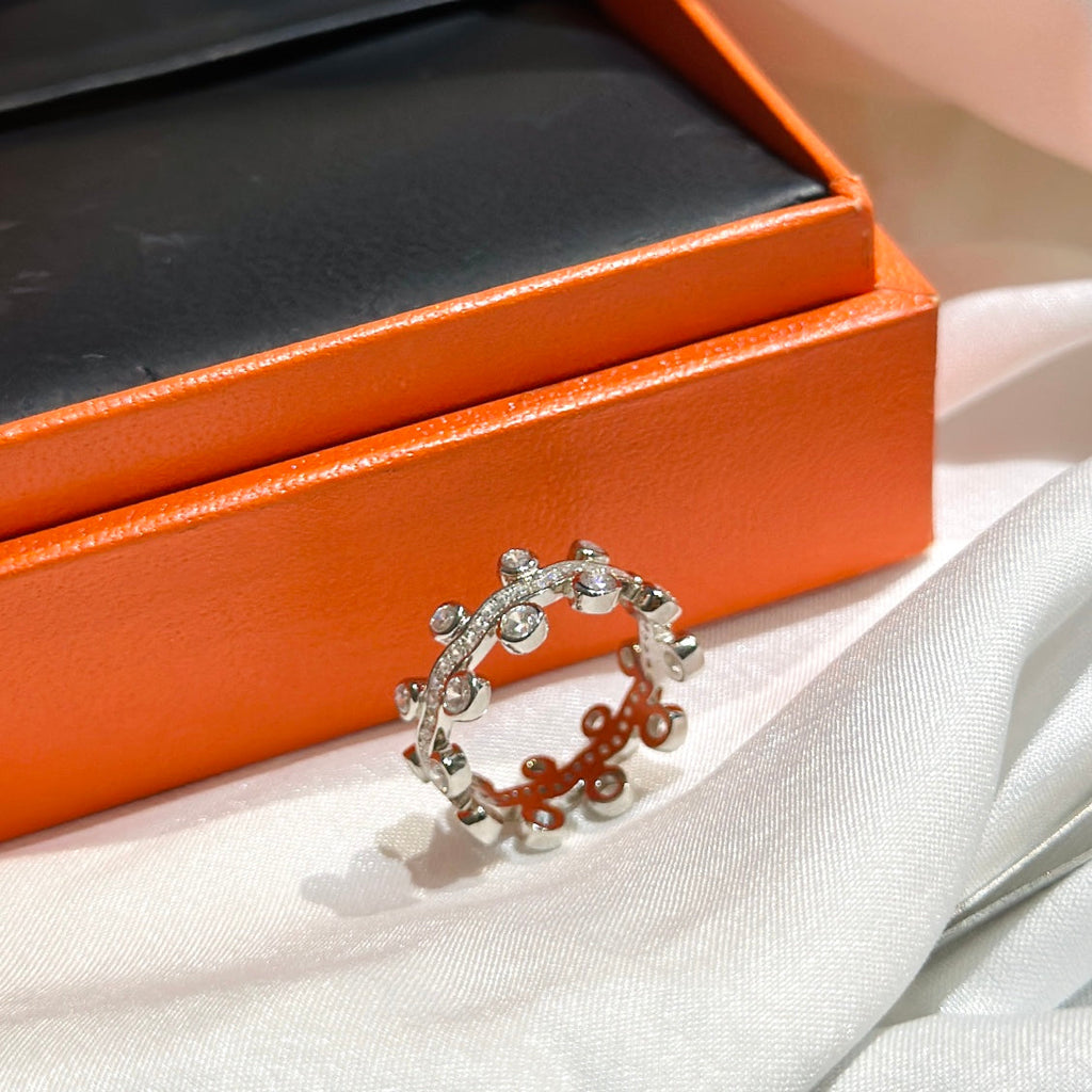 Hermes Vine Flower Dewdrops Diamond Ring - 18K White Gold