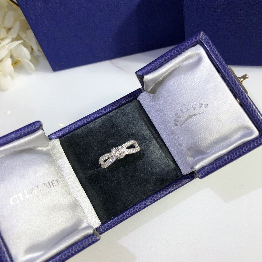 Moissanite Ring - 18K White Gold