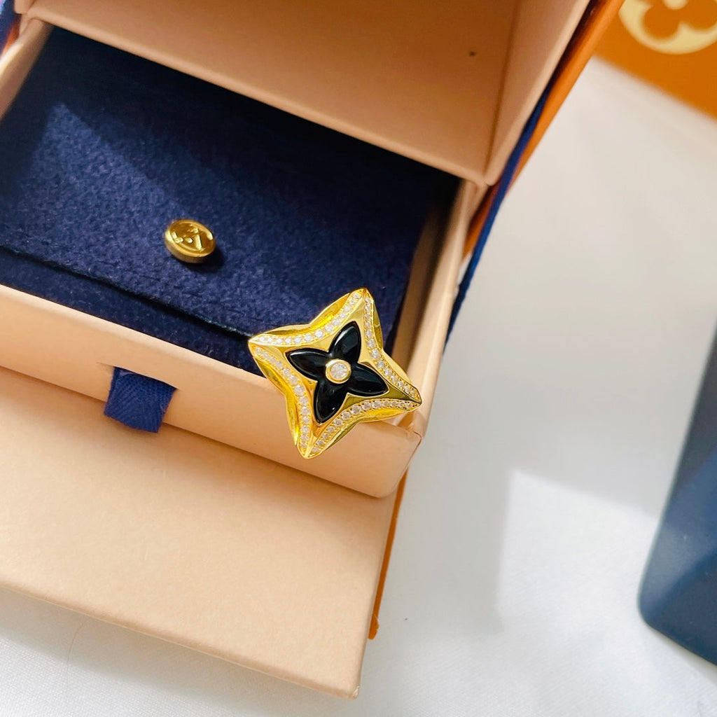 Louis Vuitton Ever Blossom Ring - 18K Yellow Gold