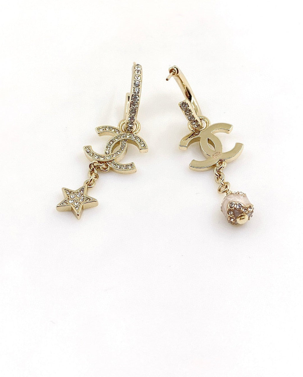 Chanel Pearl Long Pendant Earrings - 18K Yellow Gold