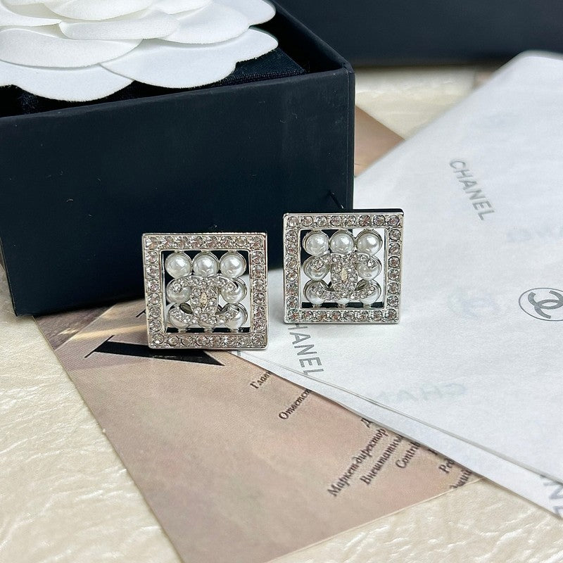 Chanel Diamond & Pearl Square Earrings - 18K White Gold