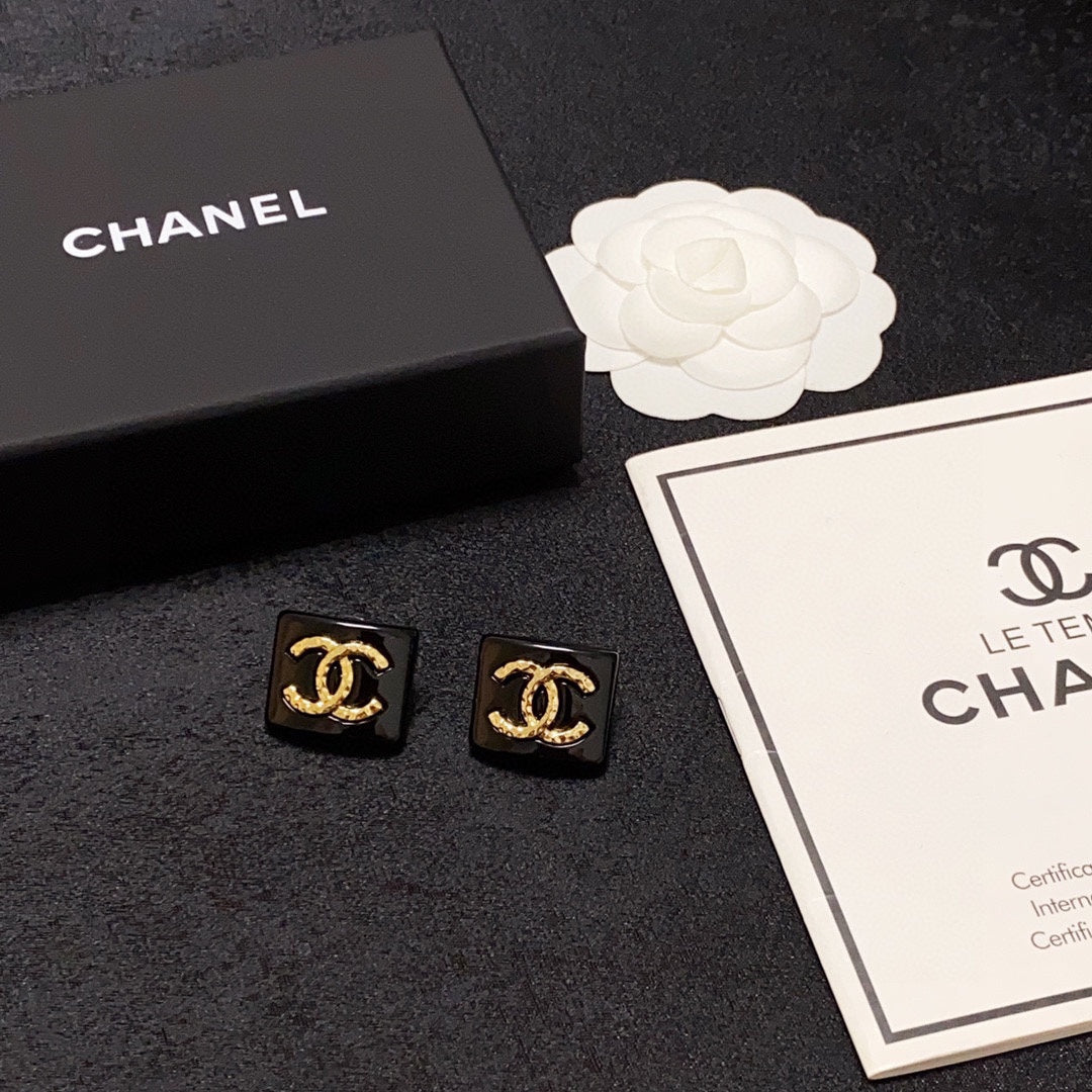 Chanel Black Resin Square Earrings - 18K Yellow Gold