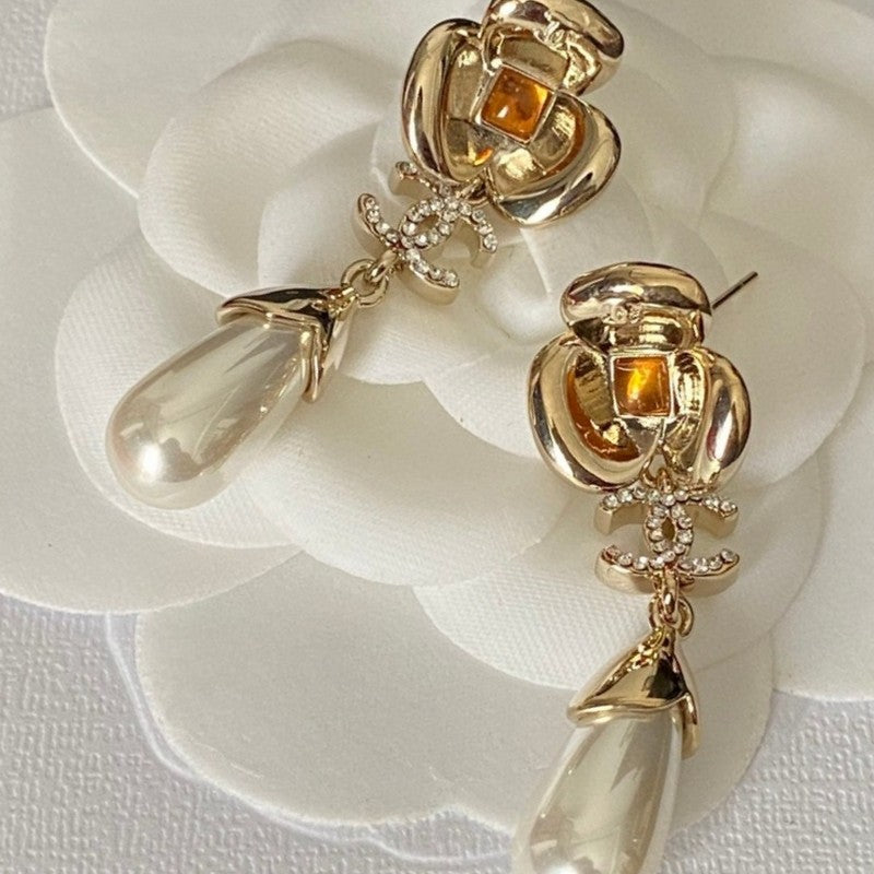 Chanel Camellia Pearl Earrings - 18K Yellow Gold