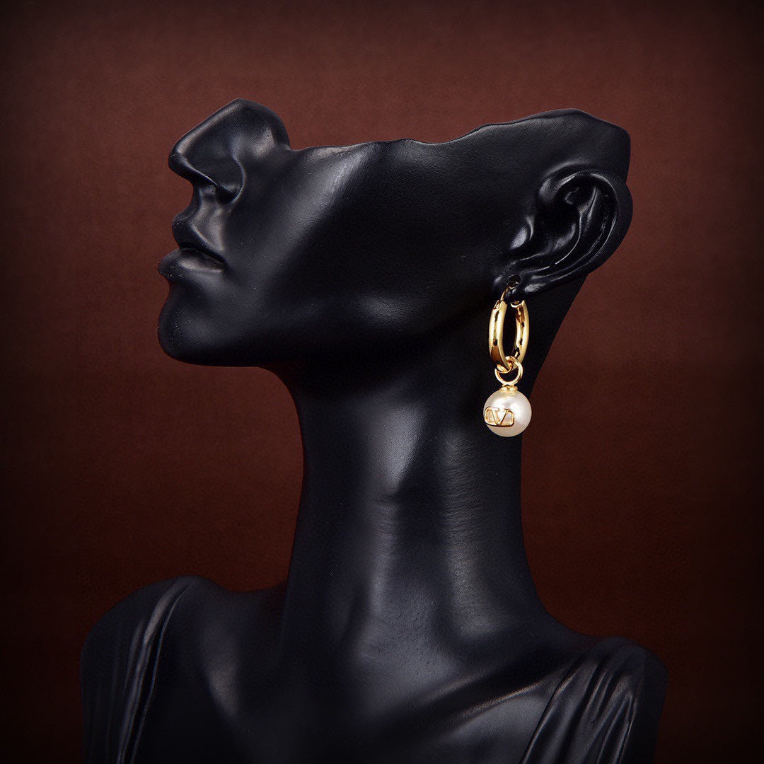 Valentino Pearl Earrings - 18K Yellow Gold
