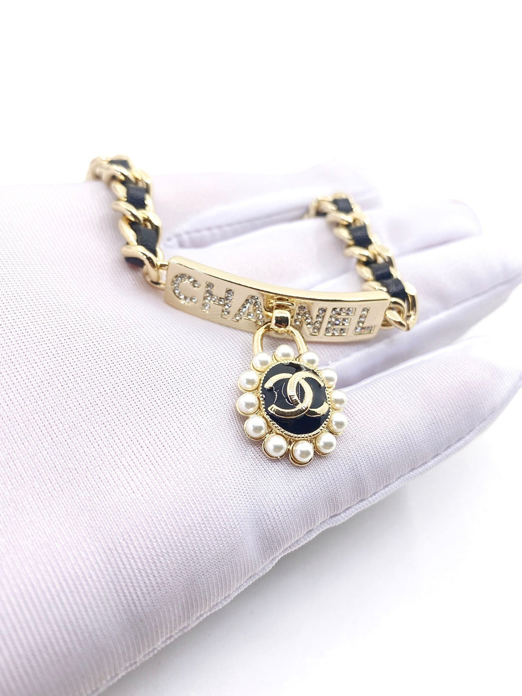 Chanel Pearls Choker Necklace