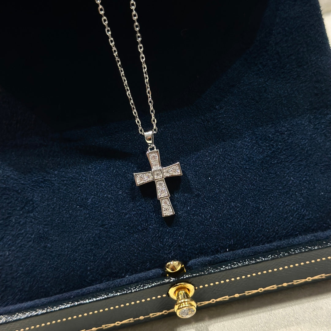 Moissanite Pendants Necklace - 18K Gold