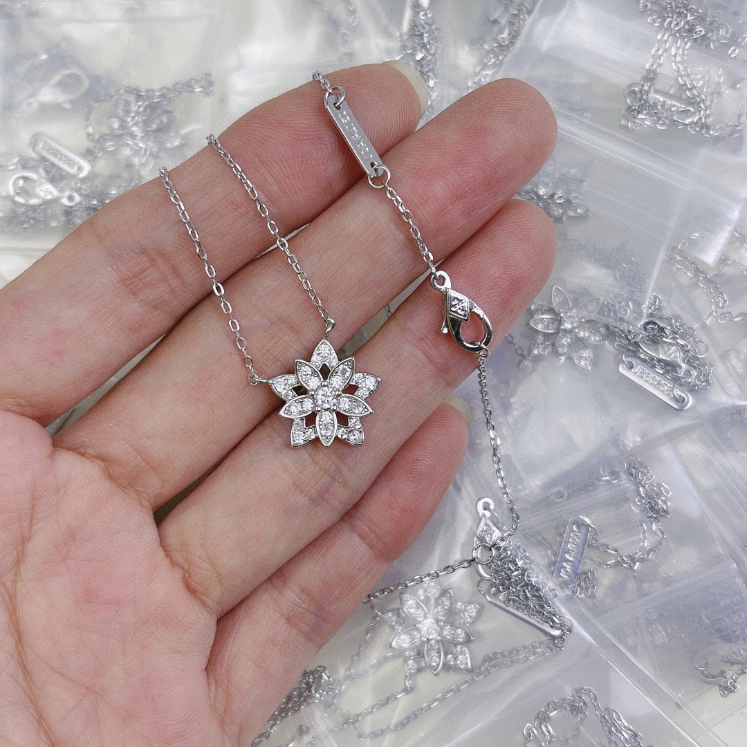 Lotus Openwork Pendant Necklace - 18K Gold