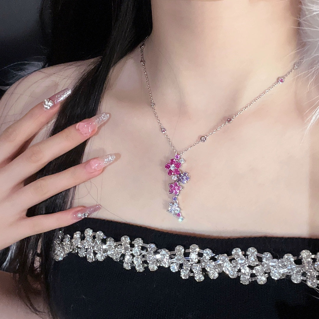 Folie Des Pres Pendant Necklace - 18K Gold