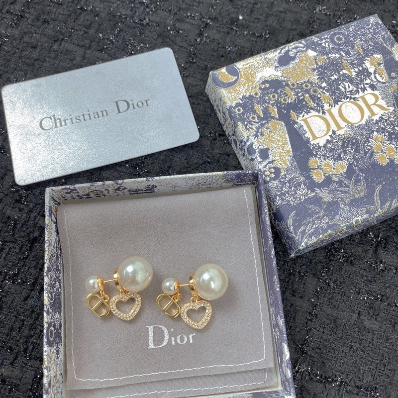 Dior 30 Montaigne Heart Earrings