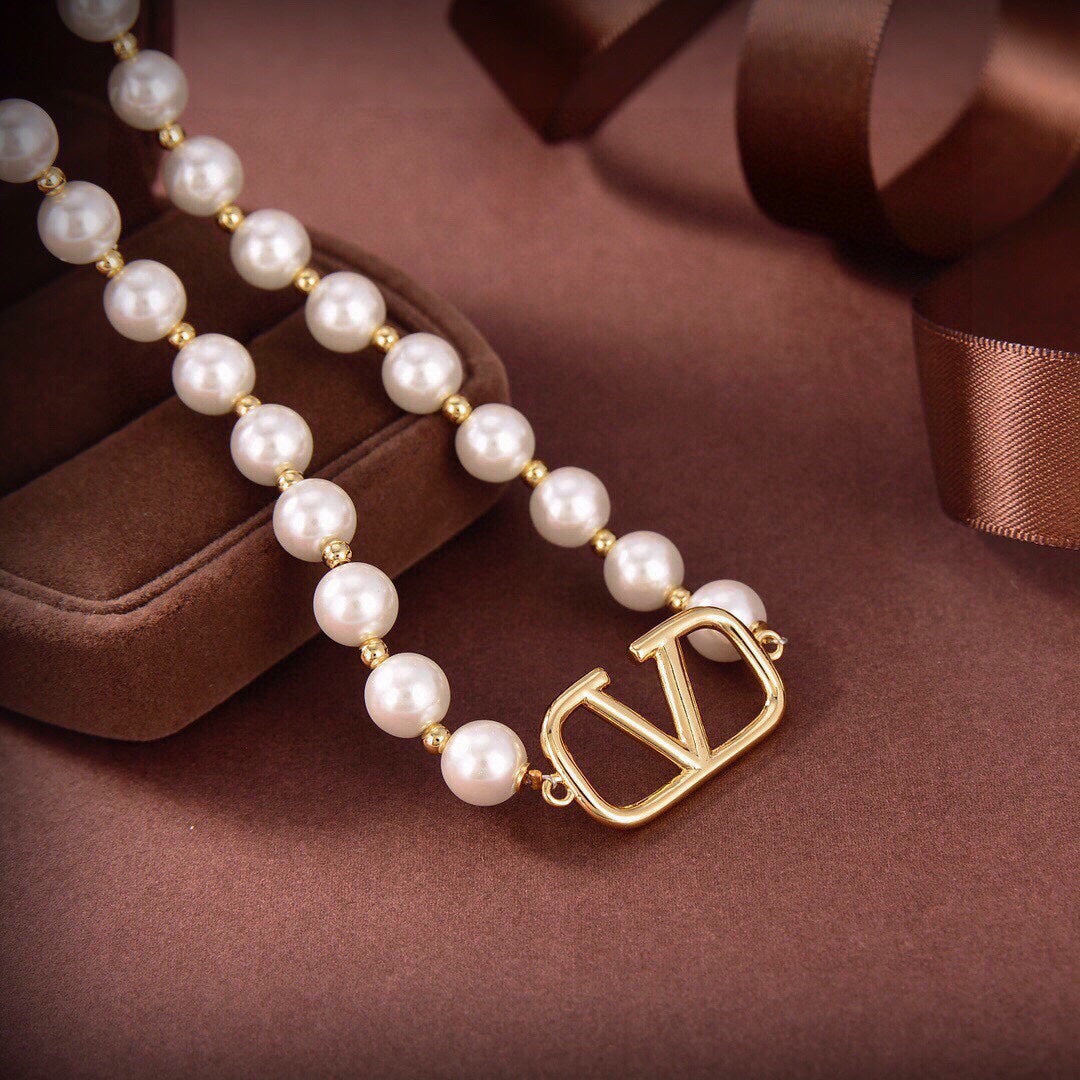 VLogo Pearls Choker Necklace