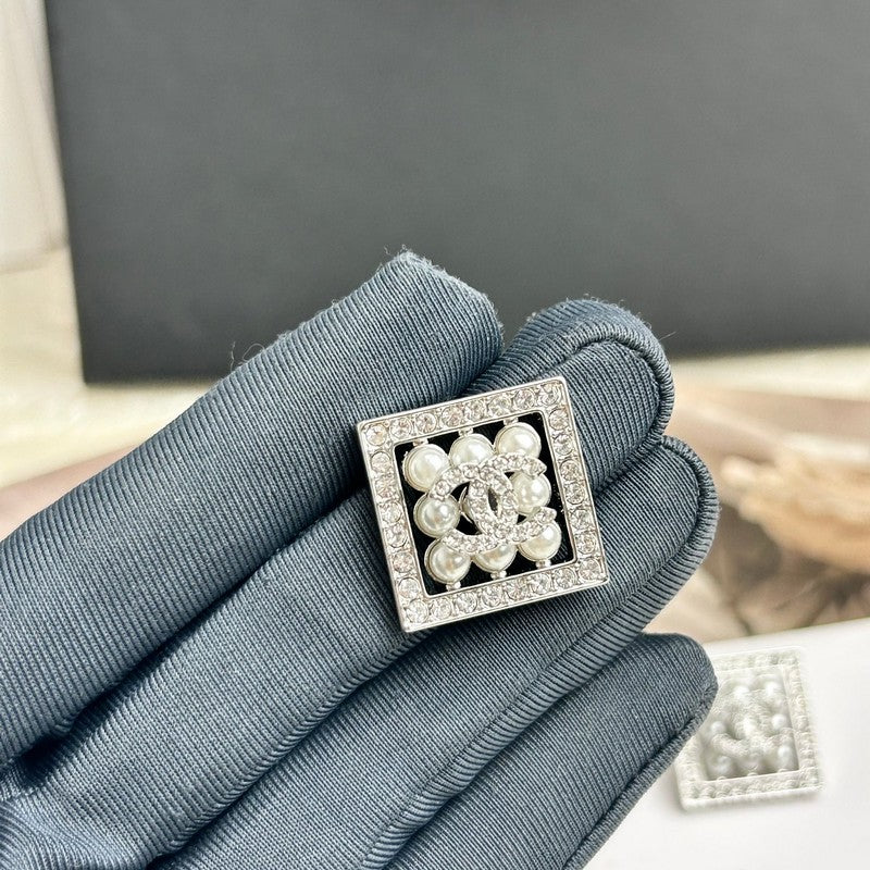 Chanel Diamond & Pearl Square Earrings - 18K White Gold