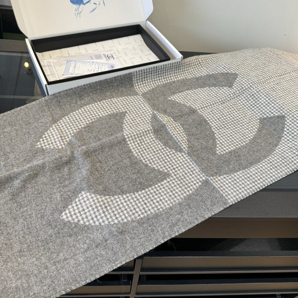 Chanel Houndstooth Fringed Scarf — detail